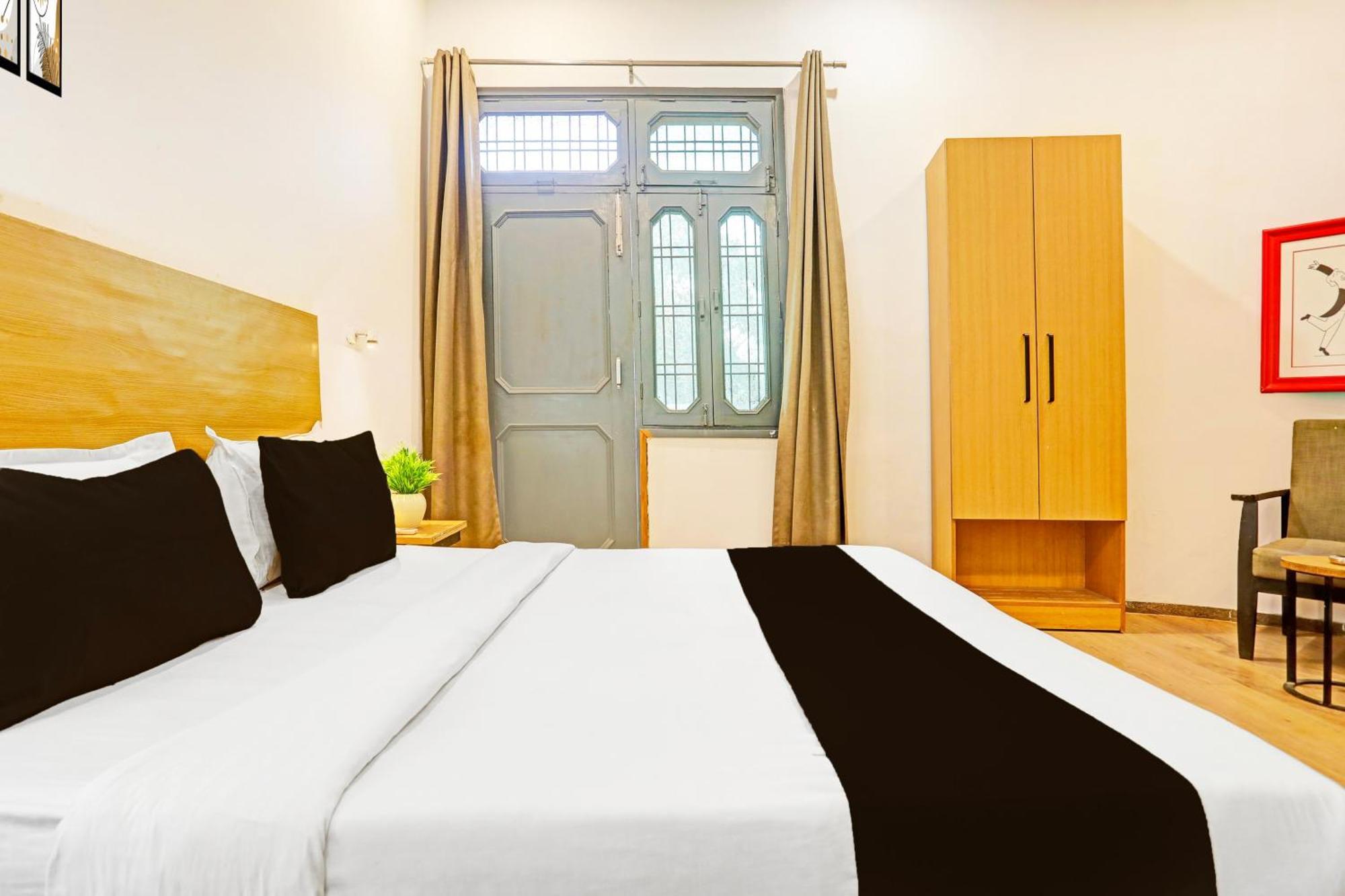 Super Townhouse Vijay Khand Gomti Nagar Lakhnaú Exteriér fotografie